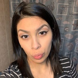 Meet your Posher, Cynthia